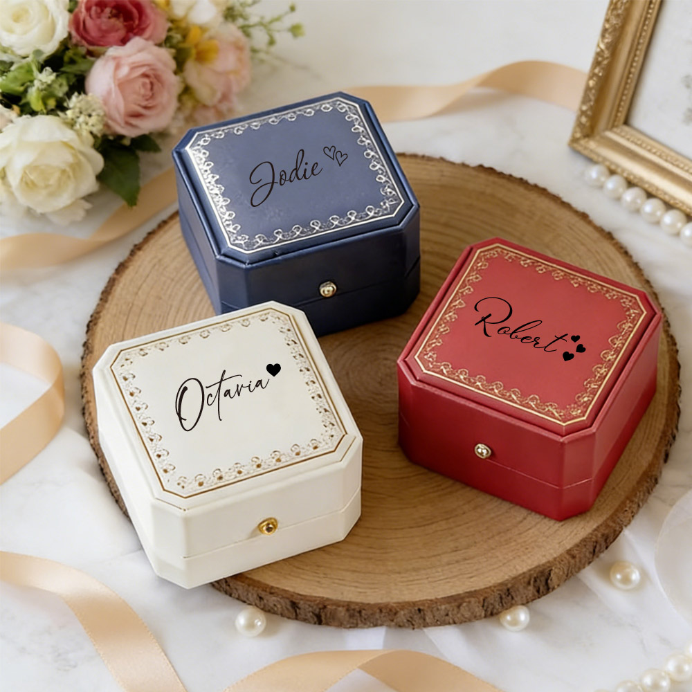 Velvet Jewelry Box - パーソナライズされたフェイクレザーリングボックス、ベルベット裏地付き、婚約指輪用カスタムジュエリー収納、花嫁へのロマンチックなギフト、バレンタインデーの彼女へのプレゼント