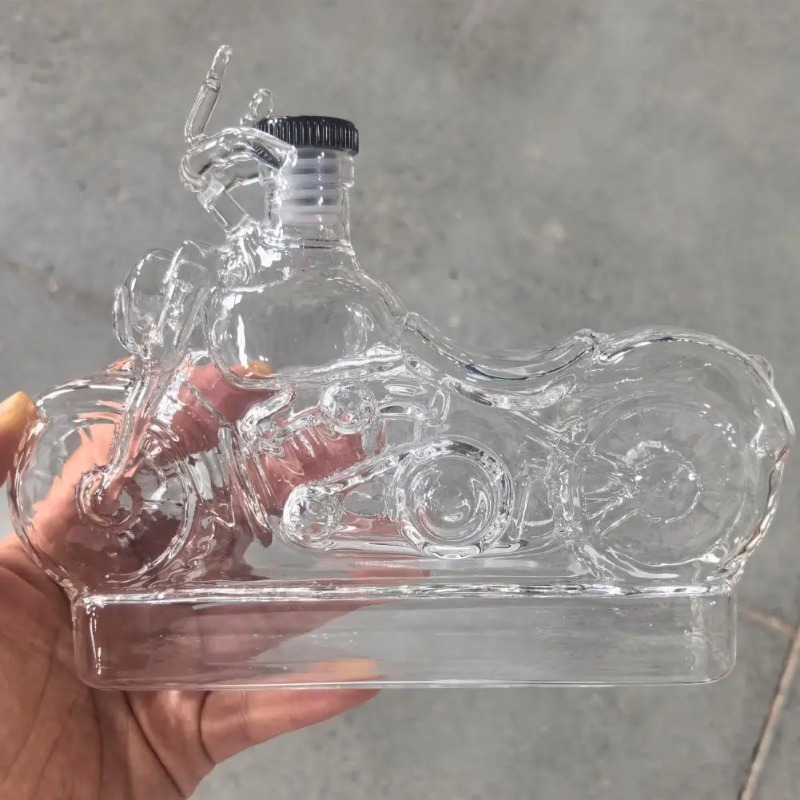 オートバイスタイルのウイスキーデキャンタ、手作りガラス製ウイ - Glass Decanter Whiskey のレビューと価格