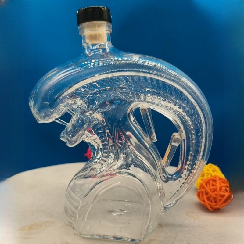 エイリアン・キノモーフ型のウイスキーデカンター、SF風ガラス - Glass Decanter Whiskey のレビューと価格
