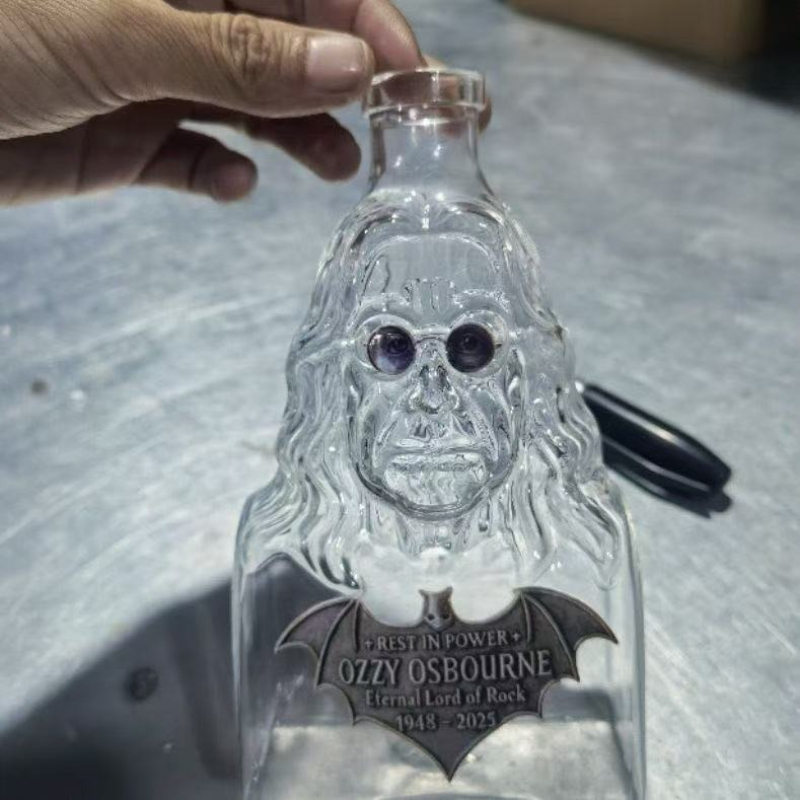 オジー・オズボーン「バック・トゥ・ザ・ビギニング」2025年 - Glass Decanter Whiskey のレビューと価格