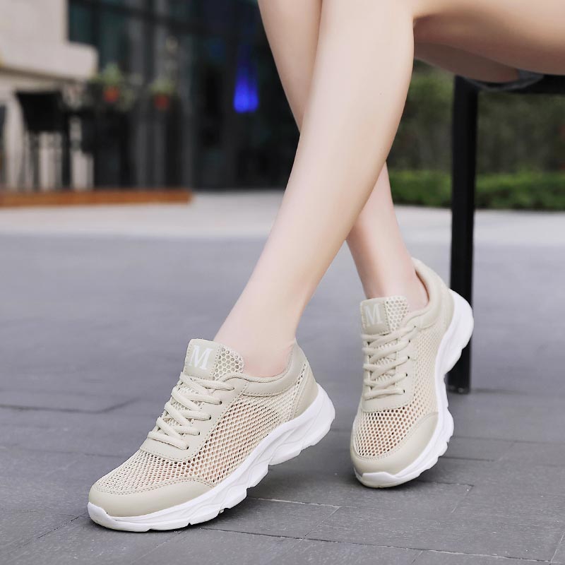 女性用通気性メッシュスニーカー,軽量ランニングシューズ,ベー - Luxury Lifestyle Way のレビューと価格