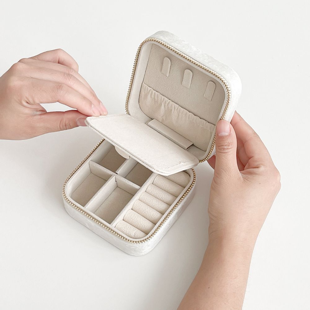 パーソナライズされたジュエリーボックス ベルベット製トラベル - Velvet Jewelry Box のレビューと価格