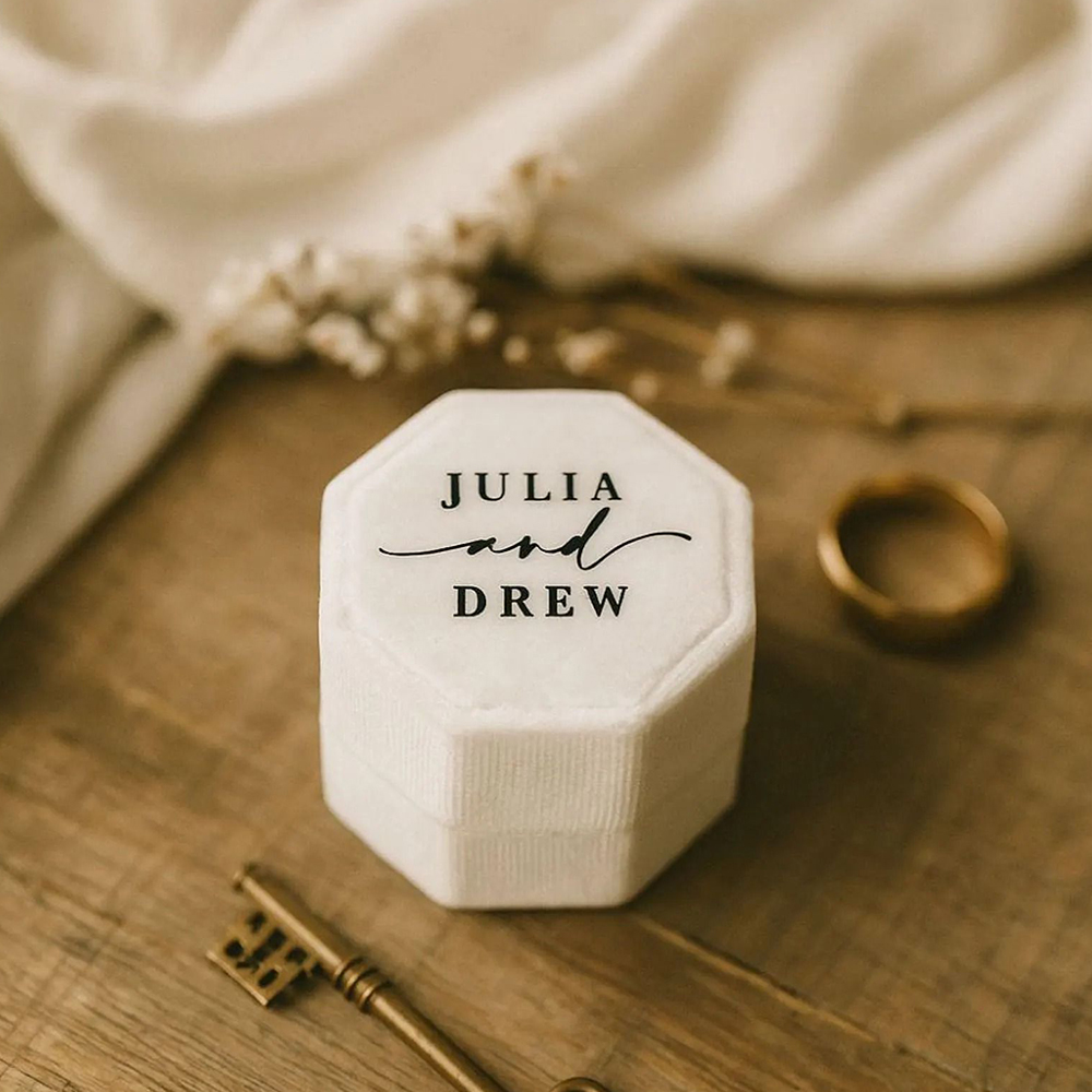 パーソナライズされたベルベット製結婚指輪ボックス、トリプルス - Velvet Jewelry Box のレビューと価格