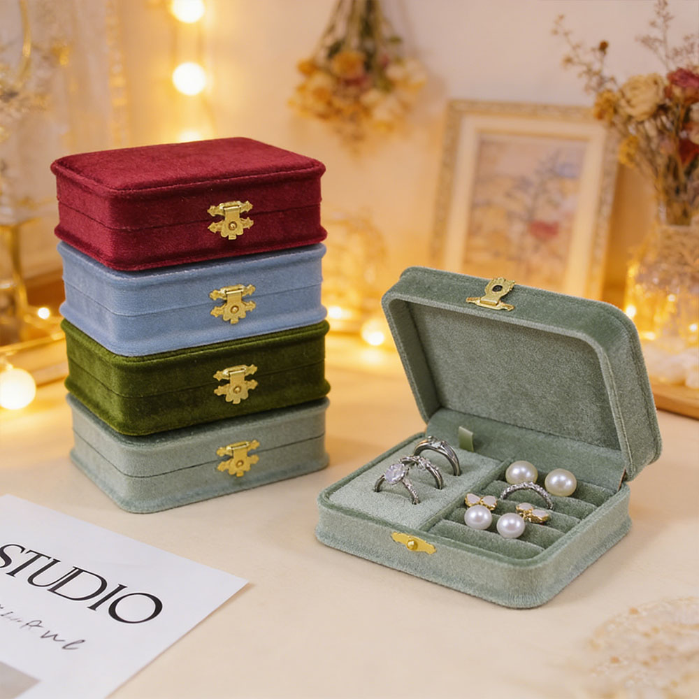 パーソナライズされたベルベット製ジュエリーボックス、ウエスト - Velvet Jewelry Box のレビューと価格